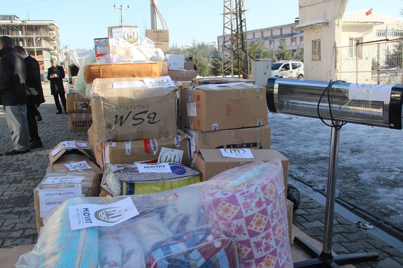 Elazığ'daki depremzedeler için toplanan yardımlar 